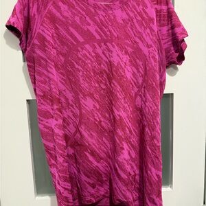 LululemSwiftly Tech Short-Sleeve Shirt 2.0
Hip Length Women's Pink Patterned Top